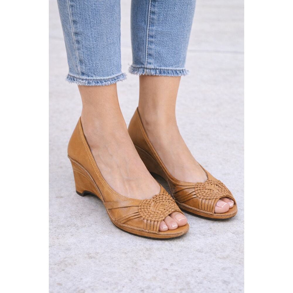 Artisan women's Vintage style Leather Wedge Heel size 10M